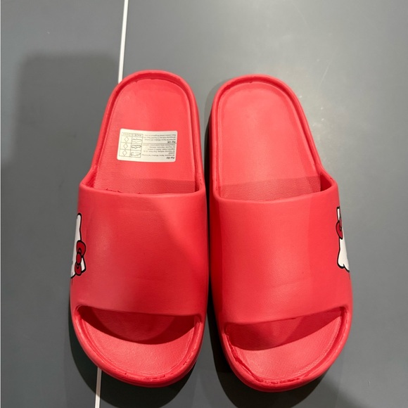 Red woman’s or kids Hello Kitty Cartoon Detail sandal size 7.5-8 - Picture 1 of 3
